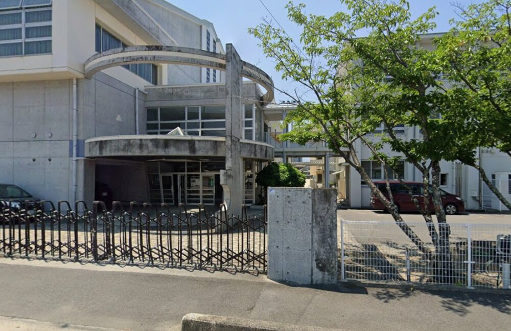雄新中学校